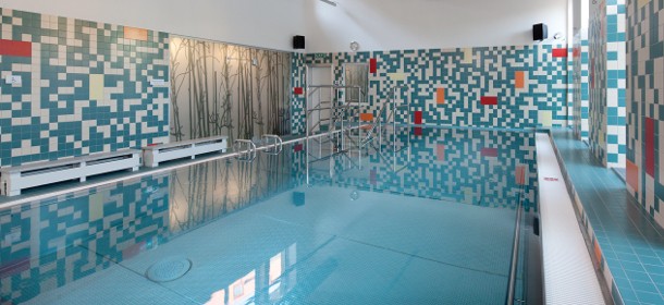 Hoteleigenes Schwimmbad 8 x 4 m