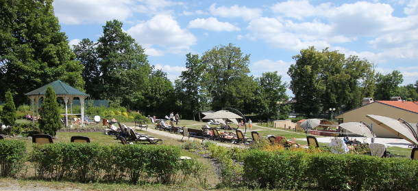 Der Relaxgarten mit direkten Zugang zum "Aquaforum"