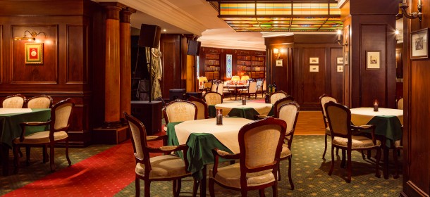 Die Hotel-Bar  "Imperial Club"