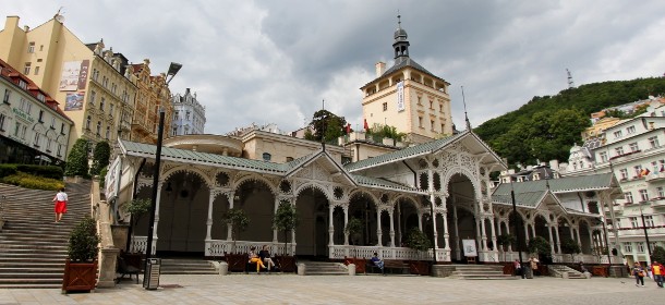 Die alte Holzkolonnade vom Karlsbad 