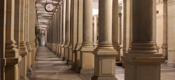 Die Mühlbrunnkolonnade mit den Heilquellen in Karlsbad 