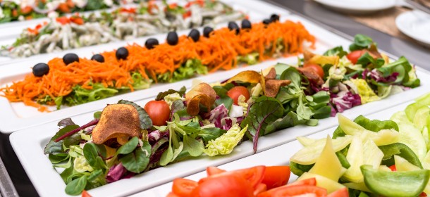 Täglich abwechslungsreiches Vorspeisen- und Salatbüfett