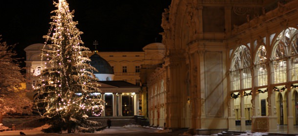 Der Weihnachtsbaum in Marienbad auf der Kurkolonnade