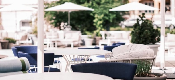 Die großzügige Sommerterasse des Hotels 