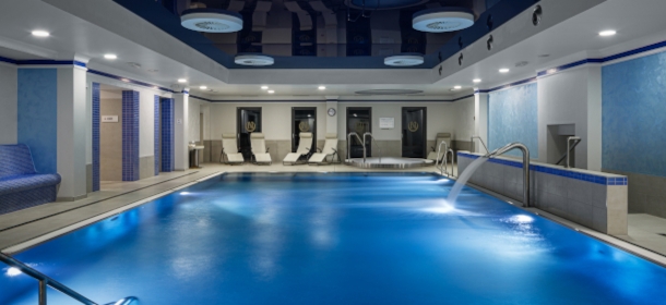 Der hoteleigene Pool (12 x 7 m, 30°C) in der Wasserwelt "Aglaja"