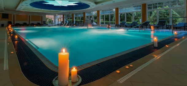 Der gröste Pool in Marienbad (18 x 8 m), Relax-Zone mit Tee und Wasser-Point