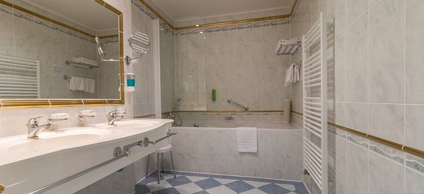 Alle Doppelzimmer des Grandhotels haben einen großzügigen Bad