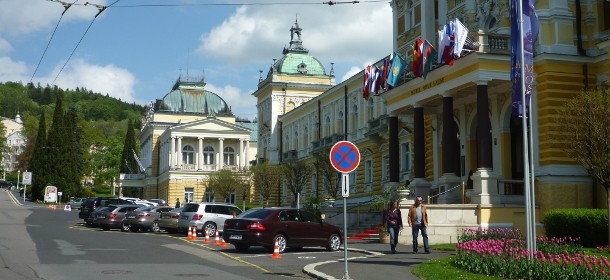 Beginn der Kurzone mit dem 5-Sterne Ensana Spa & Kurhotel Nove lazne und Gesellschaftshaus "Casino"