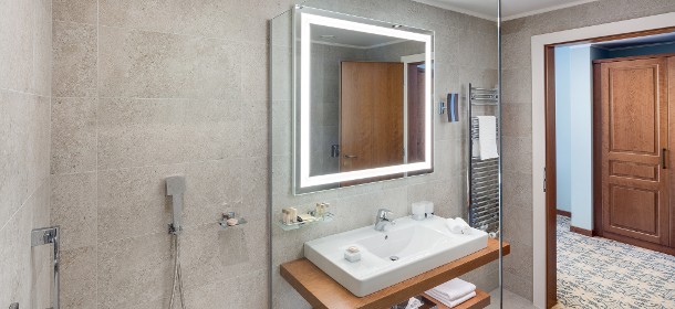 Modernes Badezimmer - Doppelzimmer Kat. Superior mit begehbarer Dusche 