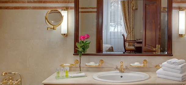 Luxuriöses Badezimmer im 5-Sterne Spa Hotel Nove lazne