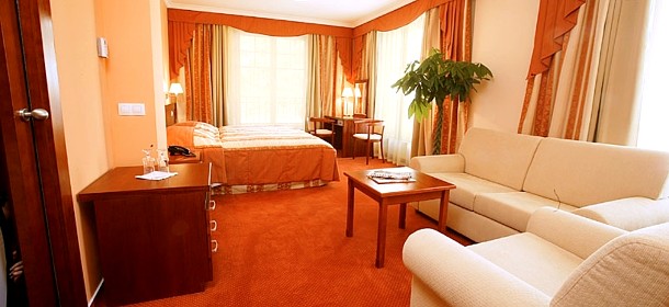 Doppelzimmer Junior Suite, ca. 36 m², franzözische Fenster, Klimaanlage, Bettgrösse 200 x 200