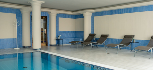 Der hoteleigene Pool mit Massagedüsen