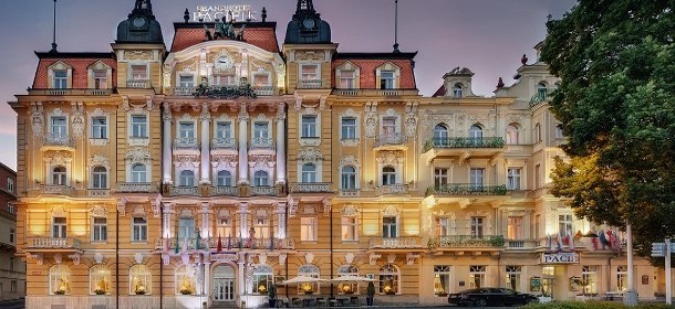 Das beliebte Grandhotel ist die Dominante der Hauptstrasse von Marienbad 