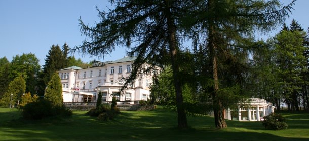 4-Sterne Parkhotel Golf in Marienbad mit Blick auf den Royal Golfclub Marienbad 