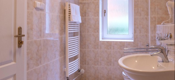 Badezimmer mit Dusche