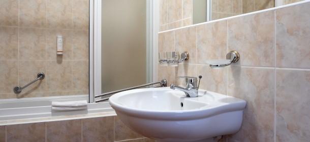 Badezimmer mit einer Badewanne